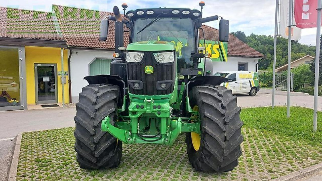 John Deere 6215r - Tractor: foto 2 John Deere 6215r - Tractor: foto 2