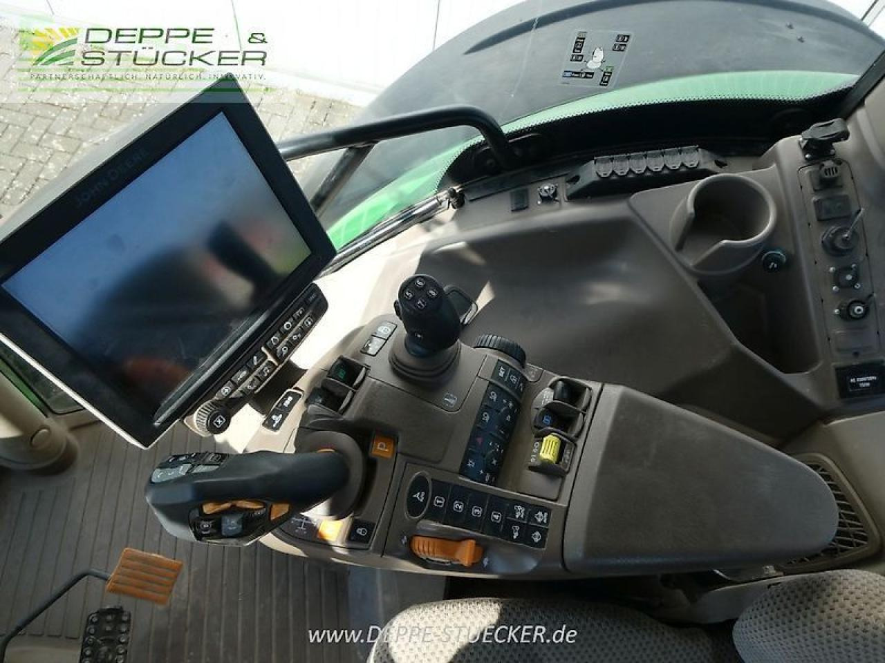 Tractor John Deere 6215r: foto 18