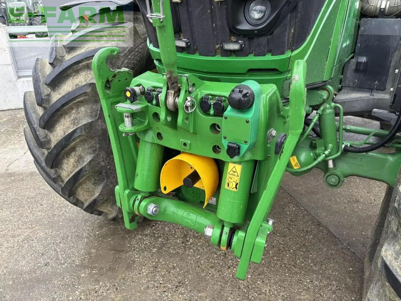 Tractor John Deere 6250r: foto 15