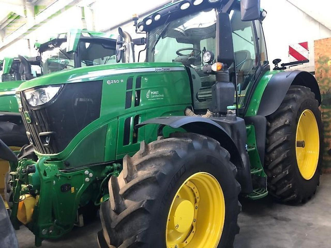 John Deere 6250r - Tractor: foto 1 John Deere 6250r - Tractor: foto 1