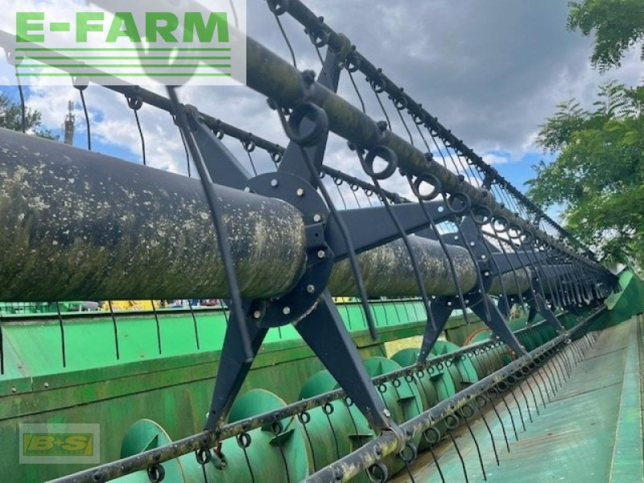 John Deere 635r inkl. rapsvorsatz und wagen - Accesorios para cosechadoras de forraje: foto 4 John Deere 635r inkl. rapsvorsatz und wagen - Accesorios para cosechadoras de forraje: foto 4