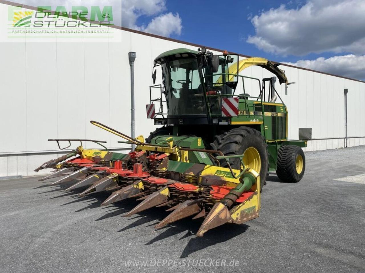 John Deere 6810 mit gebiss - Cosechadora de forraje: foto 1 John Deere 6810 mit gebiss - Cosechadora de forraje: foto 1