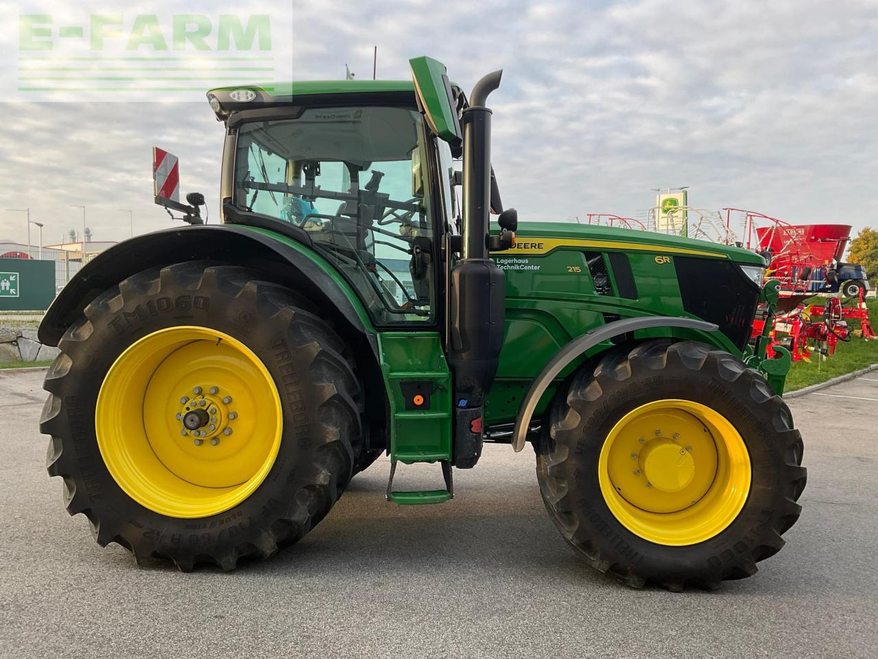 John Deere 6R 215 - Tractor: foto 5 John Deere 6R 215 - Tractor: foto 5