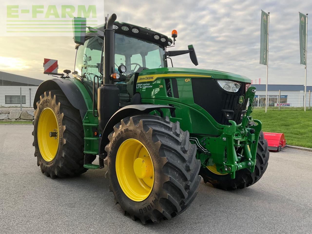 John Deere 6R 215 - Tractor: foto 4 John Deere 6R 215 - Tractor: foto 4