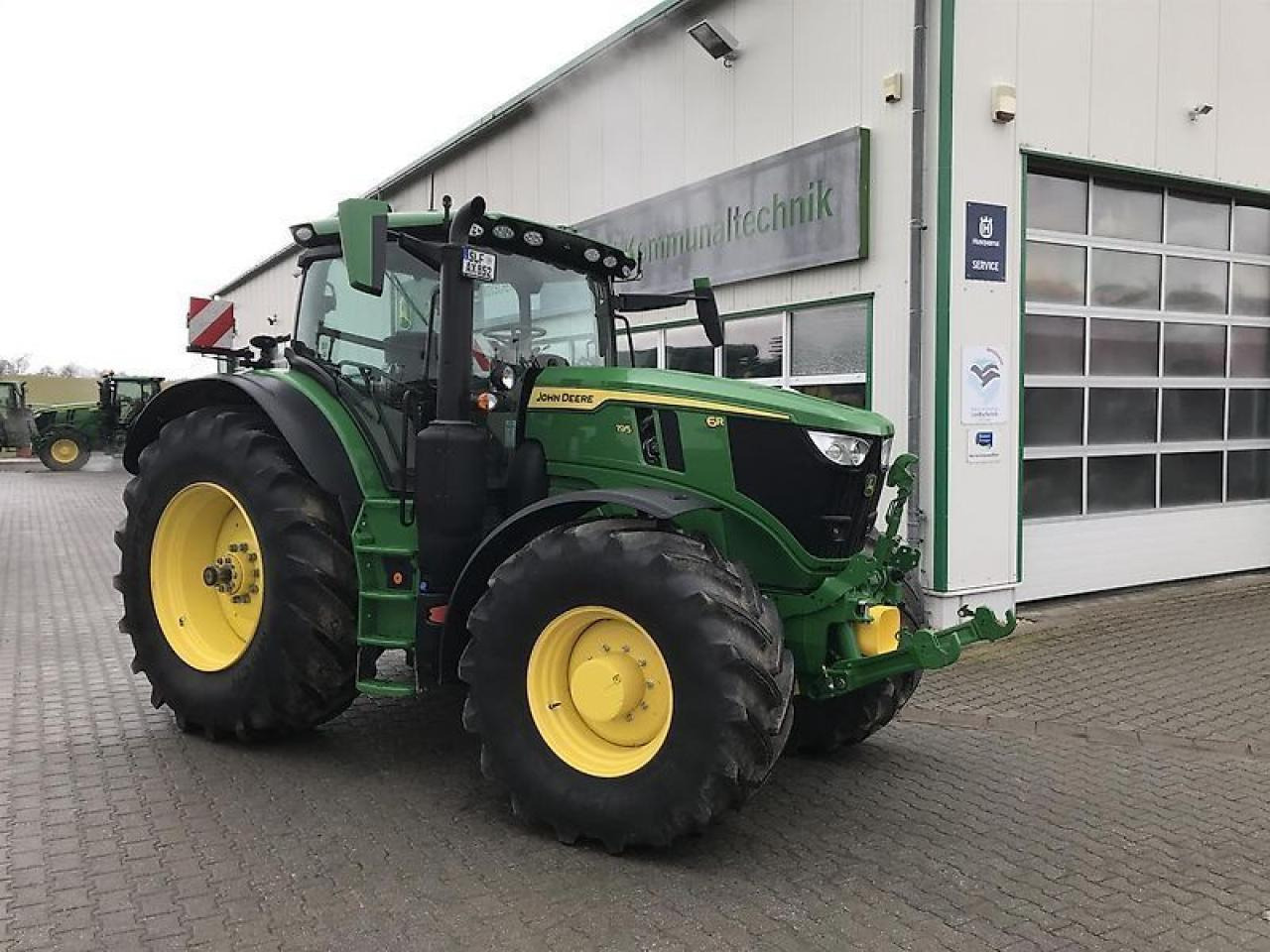 John Deere 6r 195 - Tractor: foto 1 John Deere 6r 195 - Tractor: foto 1