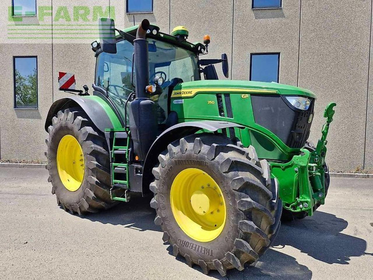 John Deere 6r 250 - Tractor: foto 1 John Deere 6r 250 - Tractor: foto 1