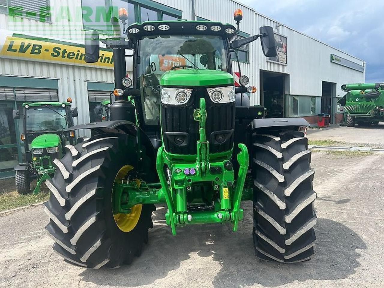John Deere 6r215 - Tractor: foto 2 John Deere 6r215 - Tractor: foto 2
