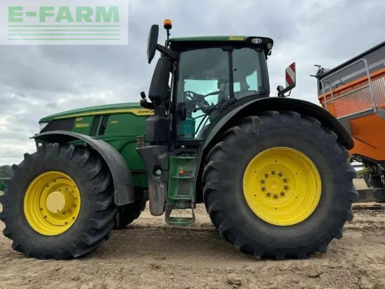 John Deere 6r250 - Tractor: foto 1 John Deere 6r250 - Tractor: foto 1