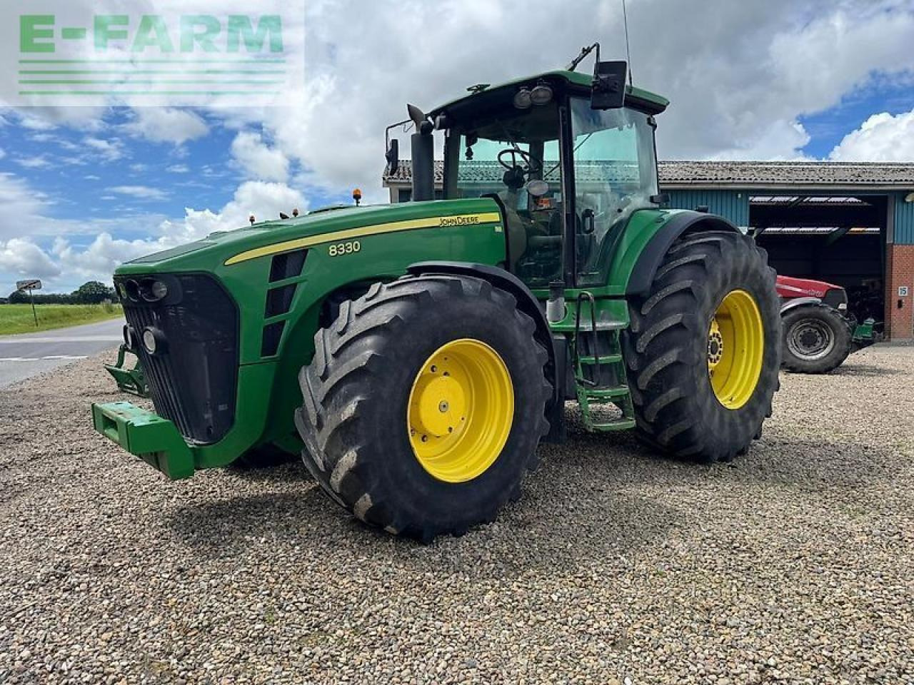 John Deere 8330 - Tractor: foto 1 John Deere 8330 - Tractor: foto 1