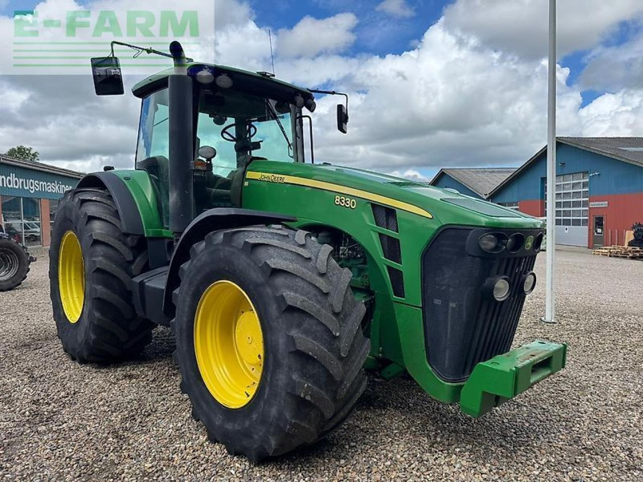 John Deere 8330 - Tractor: foto 2 John Deere 8330 - Tractor: foto 2
