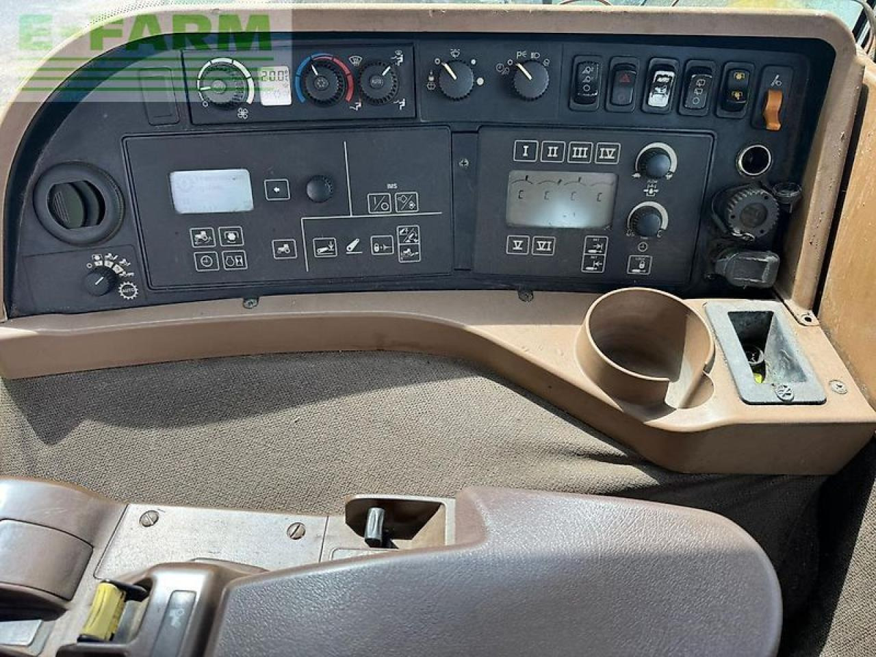 John Deere 8330 - Tractor: foto 4 John Deere 8330 - Tractor: foto 4