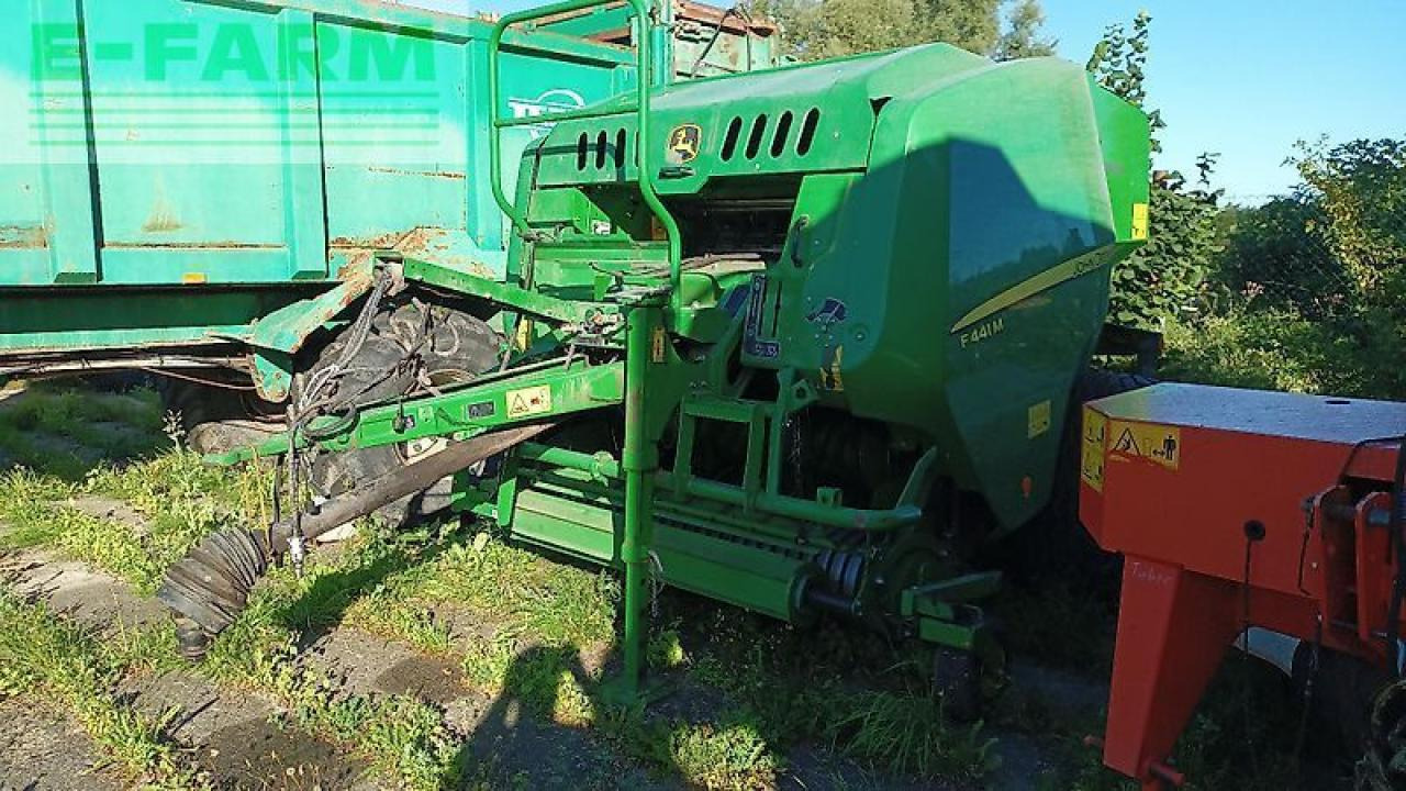 John Deere f441 m - Empacadora de pacas cuadradas: foto 1 John Deere f441 m - Empacadora de pacas cuadradas: foto 1