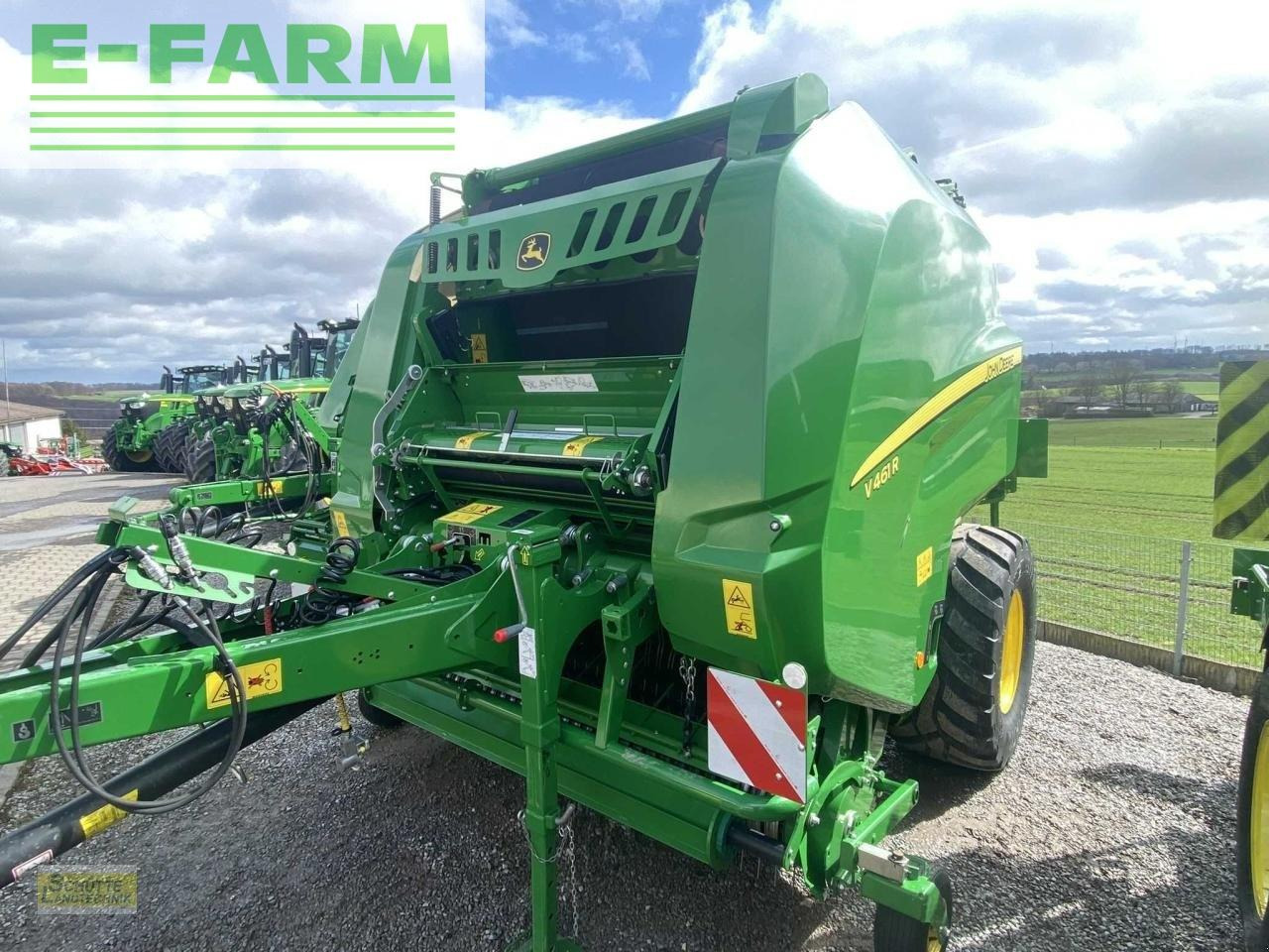 John Deere v461 r - 671 bunde - Empacadora de pacas cuadradas: foto 1 John Deere v461 r - 671 bunde - Empacadora de pacas cuadradas: foto 1