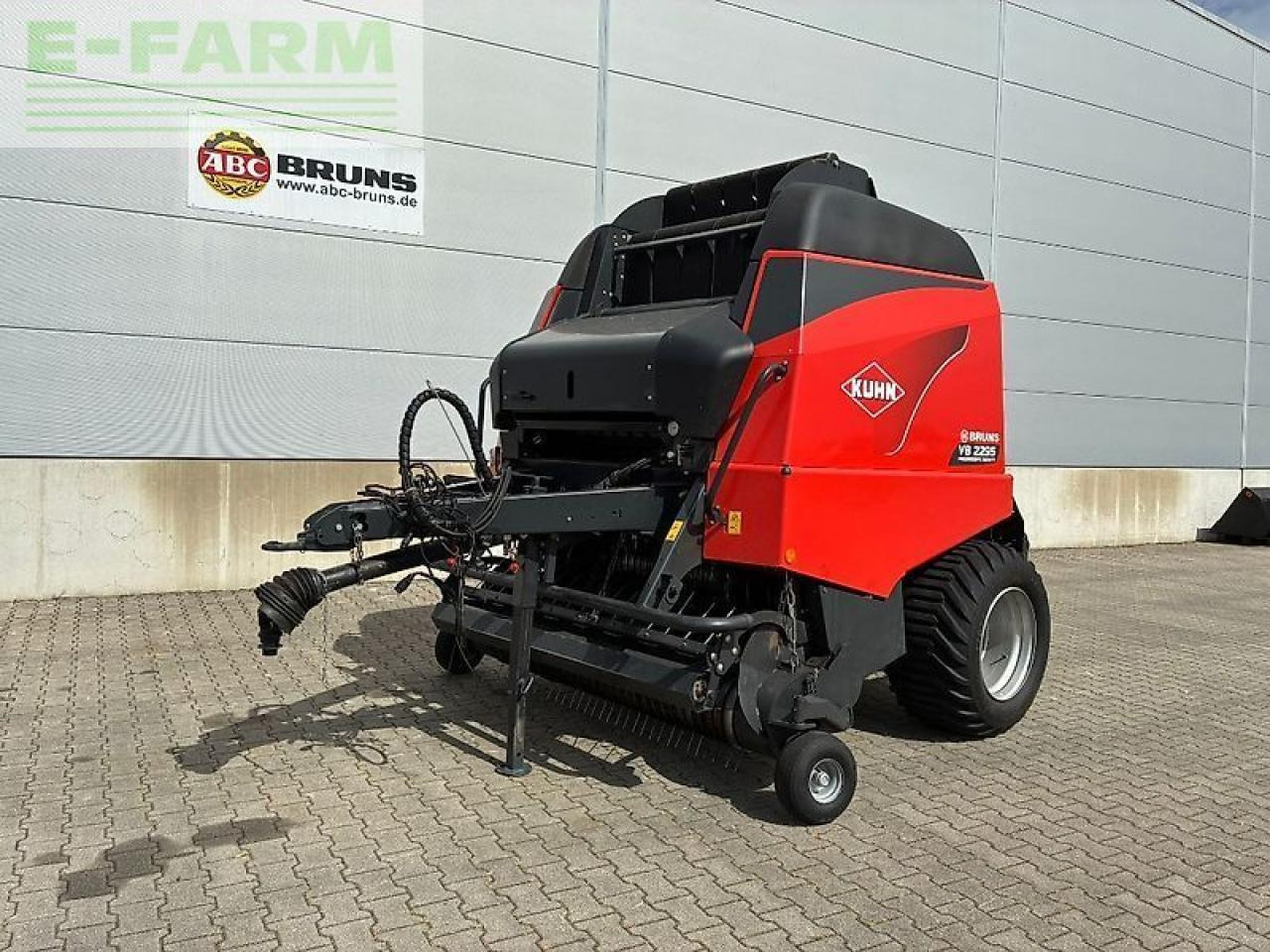 Kuhn vb 2295 oc 23 - Empacadora de pacas cuadradas: foto 1 Kuhn vb 2295 oc 23 - Empacadora de pacas cuadradas: foto 1