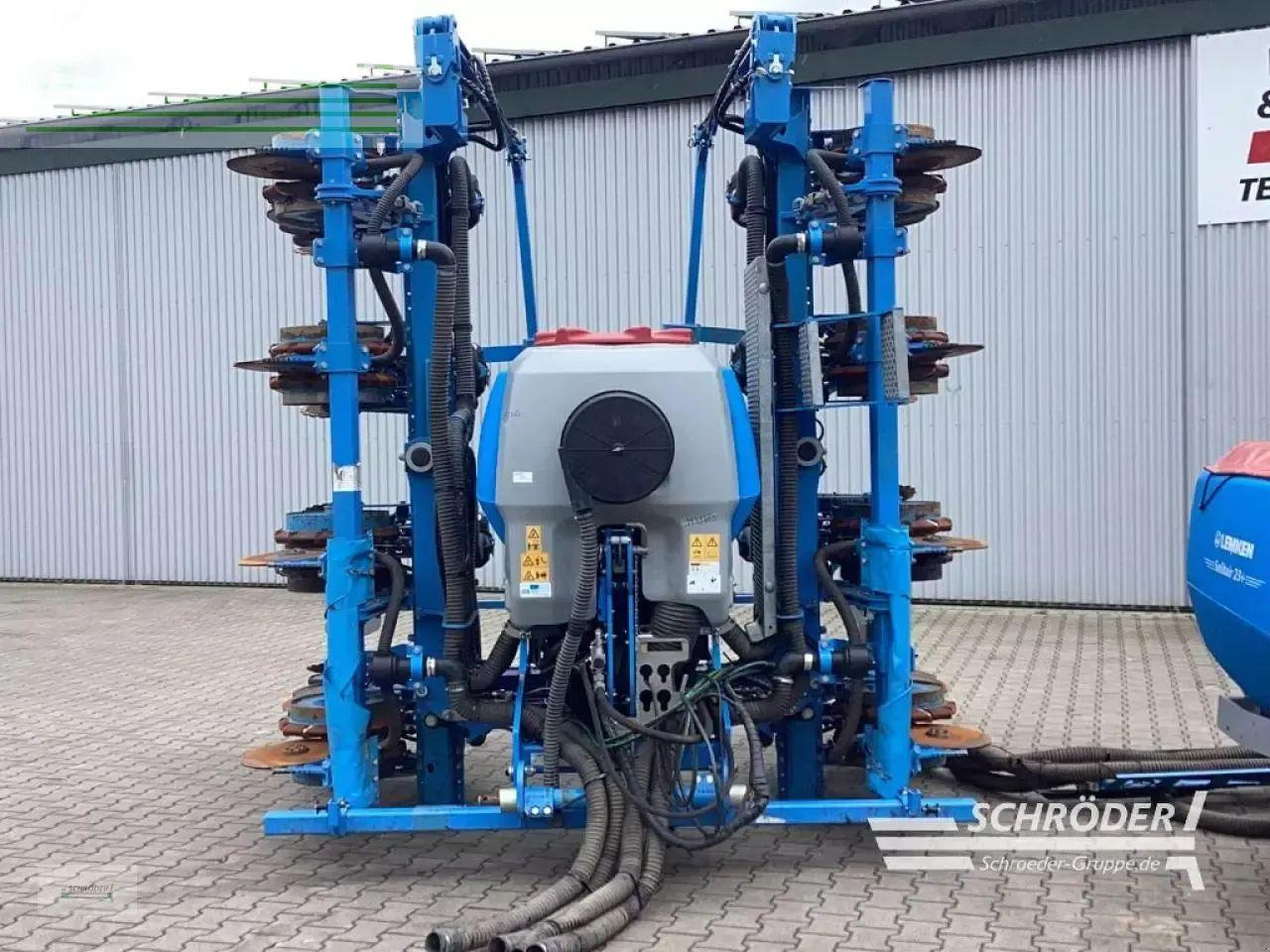 Lemken azurit 10 k 8 / solitair 23+/1900 - Sembradora: foto 4 Lemken azurit 10 k 8 / solitair 23+/1900 - Sembradora: foto 4