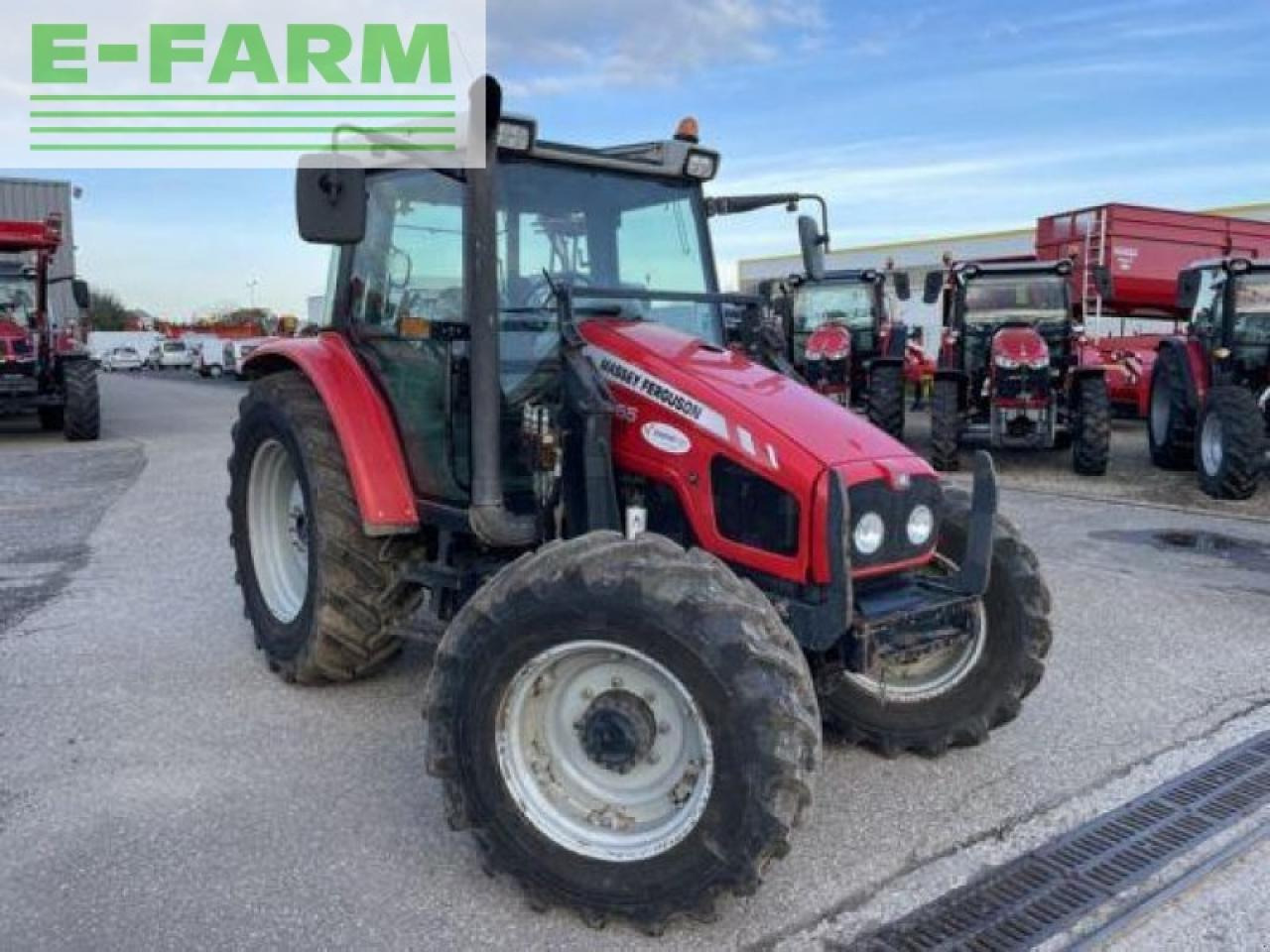 Massey Ferguson 5455 - Tractor: foto 2 Massey Ferguson 5455 - Tractor: foto 2