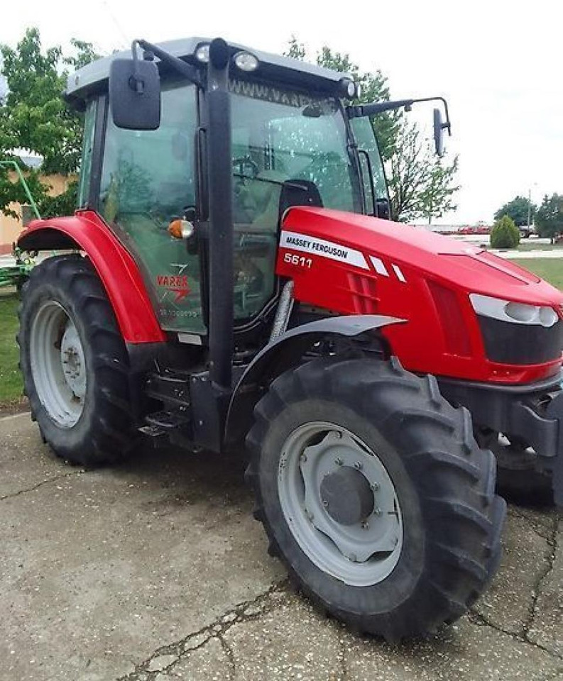 Massey Ferguson 5611-dyna 4- eesential Essential - Tractor: foto 4 Massey Ferguson 5611-dyna 4- eesential Essential - Tractor: foto 4