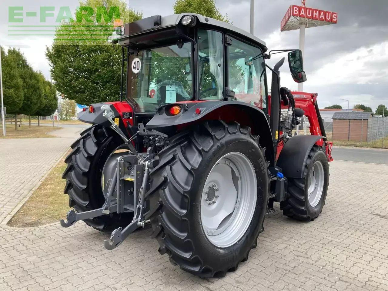 Massey Ferguson 5711m dyna 4 neue lagermaschine - Tractor: foto 5 Massey Ferguson 5711m dyna 4 neue lagermaschine - Tractor: foto 5