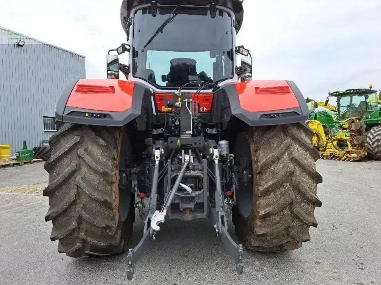 Massey Ferguson 8s.205 - Tractor: foto 5 Massey Ferguson 8s.205 - Tractor: foto 5