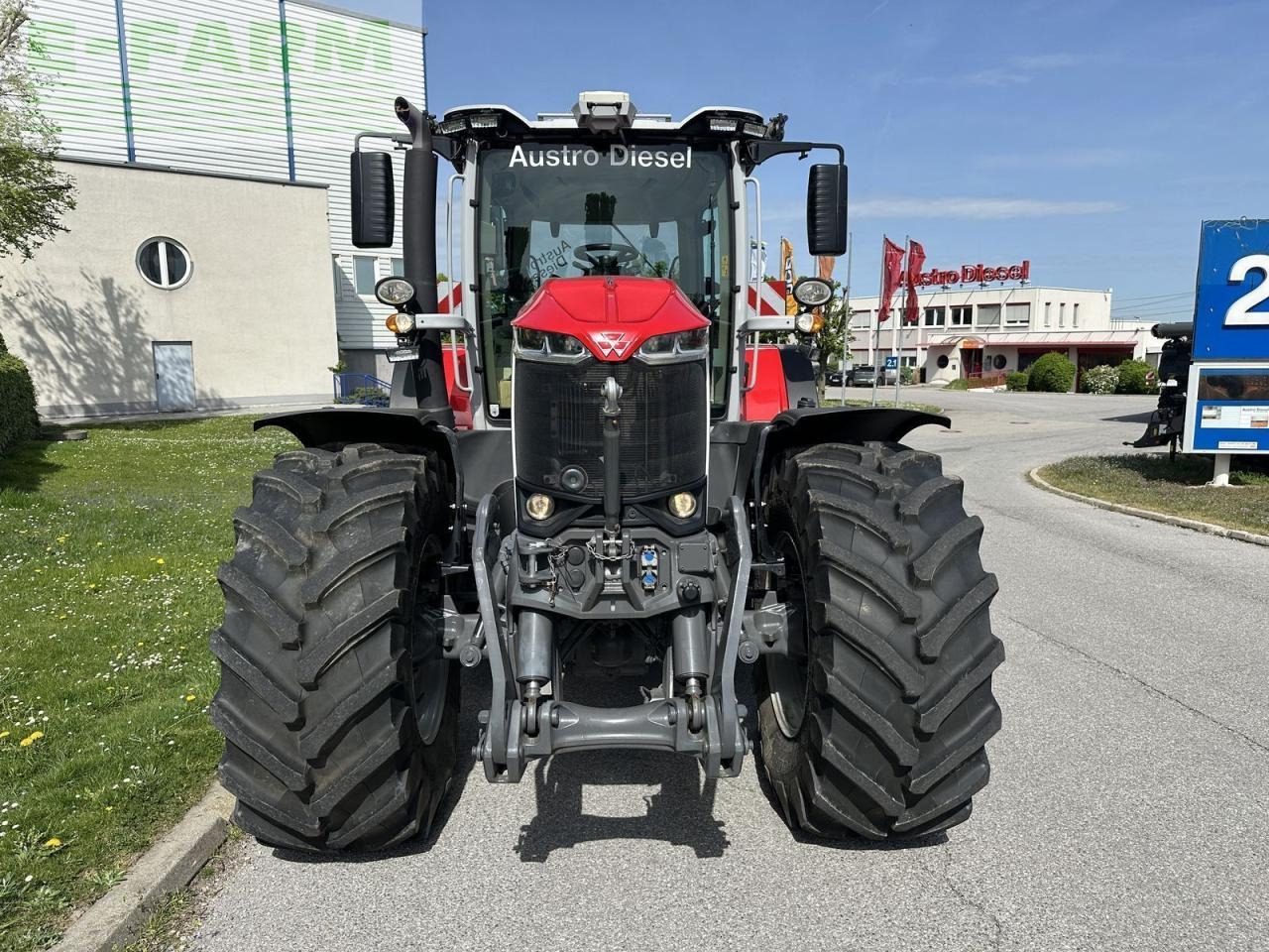 Massey Ferguson mf 8s.265 - Tractor: foto 3 Massey Ferguson mf 8s.265 - Tractor: foto 3
