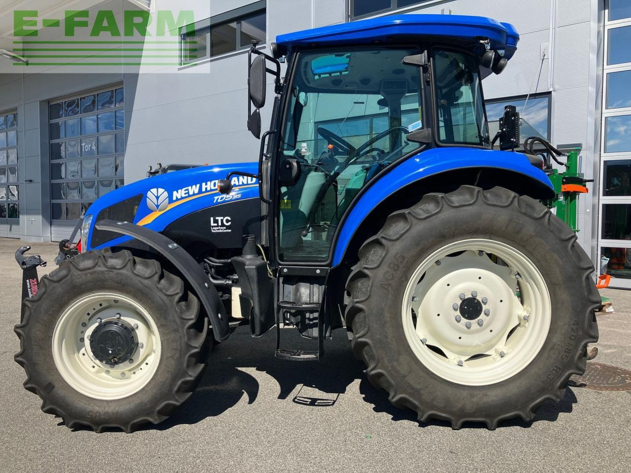 New Holland TD5.85 - Tractor: foto 2 New Holland TD5.85 - Tractor: foto 2