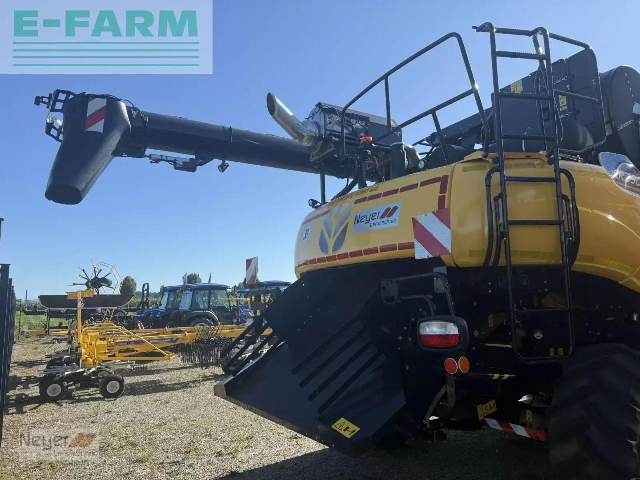New Holland cr 7.90 - Cosechadora de granos: foto 4 New Holland cr 7.90 - Cosechadora de granos: foto 4