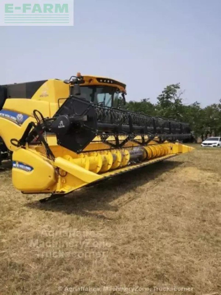 New Holland cr 8.90 - Cosechadora de granos: foto 3 New Holland cr 8.90 - Cosechadora de granos: foto 3