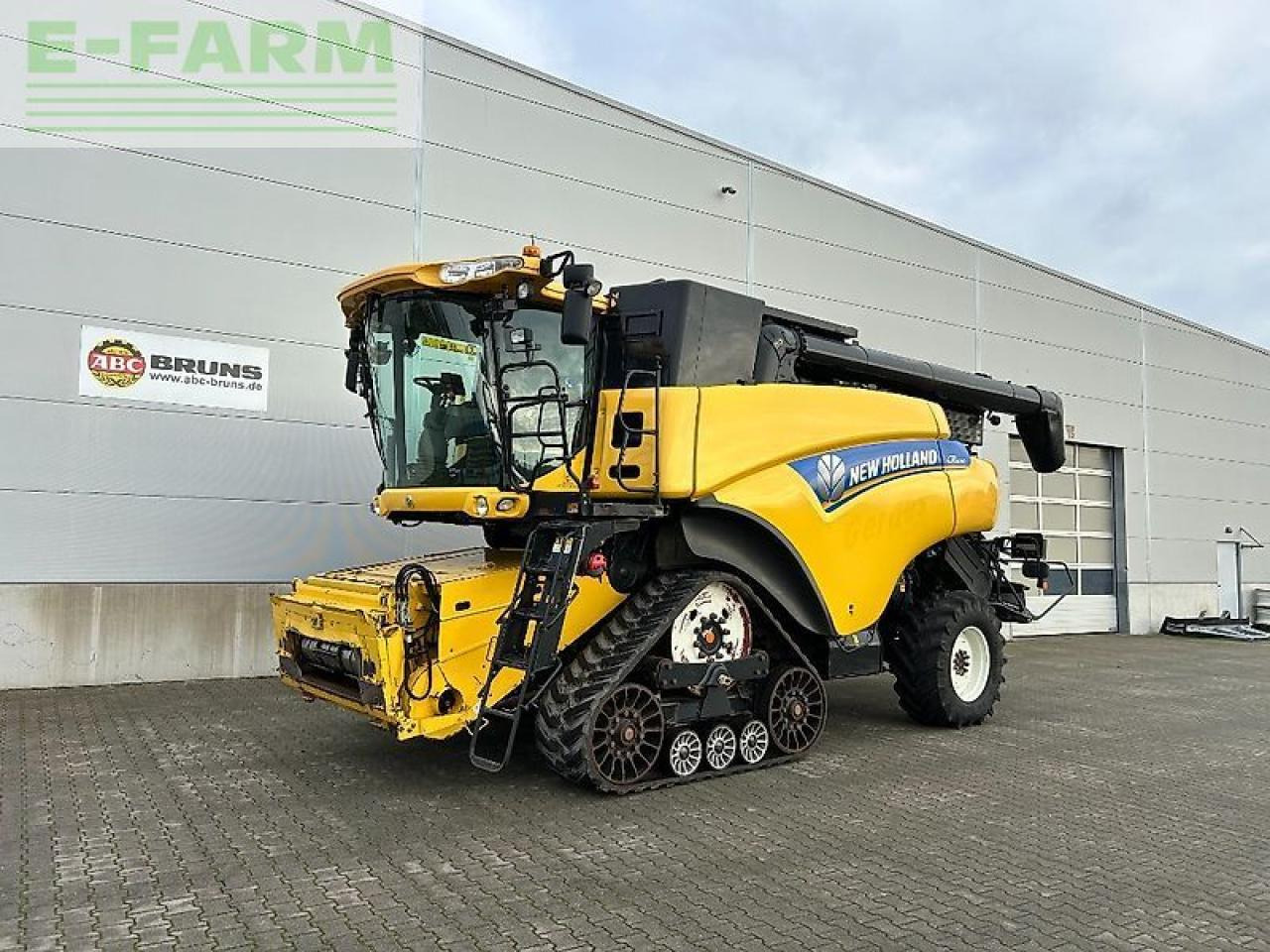 New Holland cr 9090 raupe scr - Cosechadora de granos: foto 1 New Holland cr 9090 raupe scr - Cosechadora de granos: foto 1