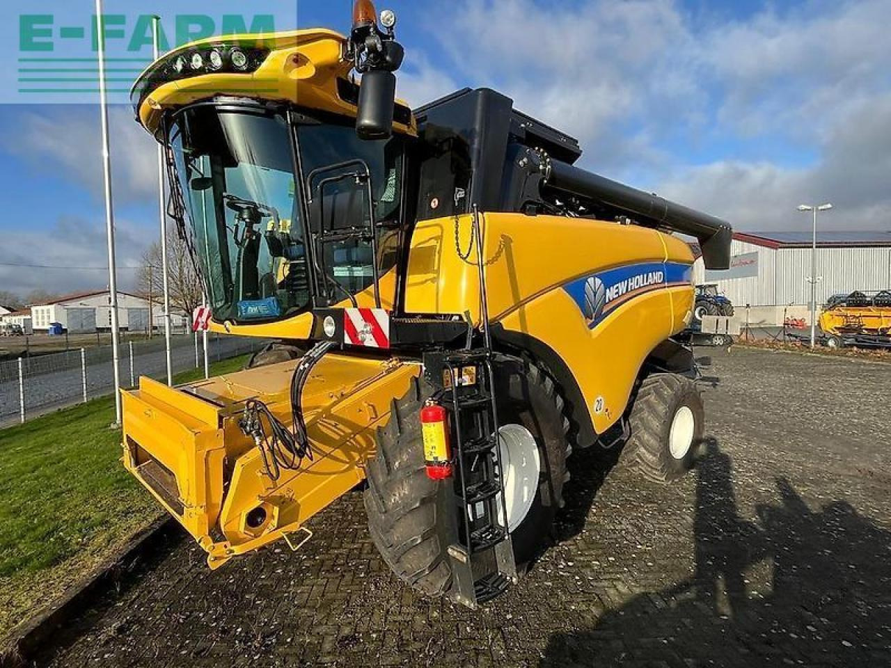 New Holland cx 6.90 schüttler mähdrescher + 7,6m sw + sww - Cosechadora de granos: foto 1 New Holland cx 6.90 schüttler mähdrescher + 7,6m sw + sww - Cosechadora de granos: foto 1