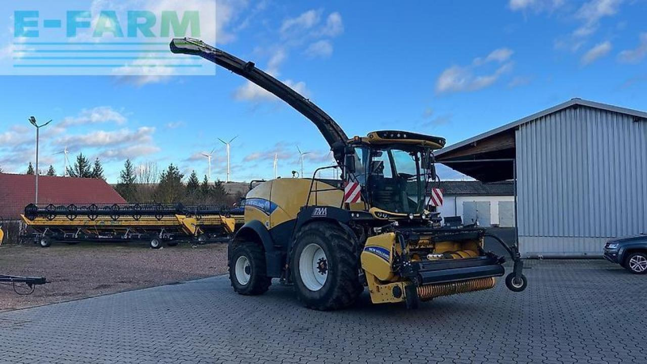 New Holland fr 550 häcksler inkl. pickup und maisgebiss - Cosechadora de forraje: foto 1 New Holland fr 550 häcksler inkl. pickup und maisgebiss - Cosechadora de forraje: foto 1