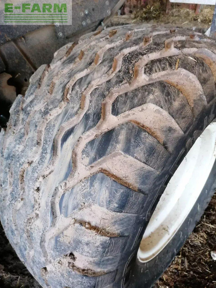 New Holland roll belt 150 superfeed - Empacadora de pacas cuadradas: foto 5 New Holland roll belt 150 superfeed - Empacadora de pacas cuadradas: foto 5