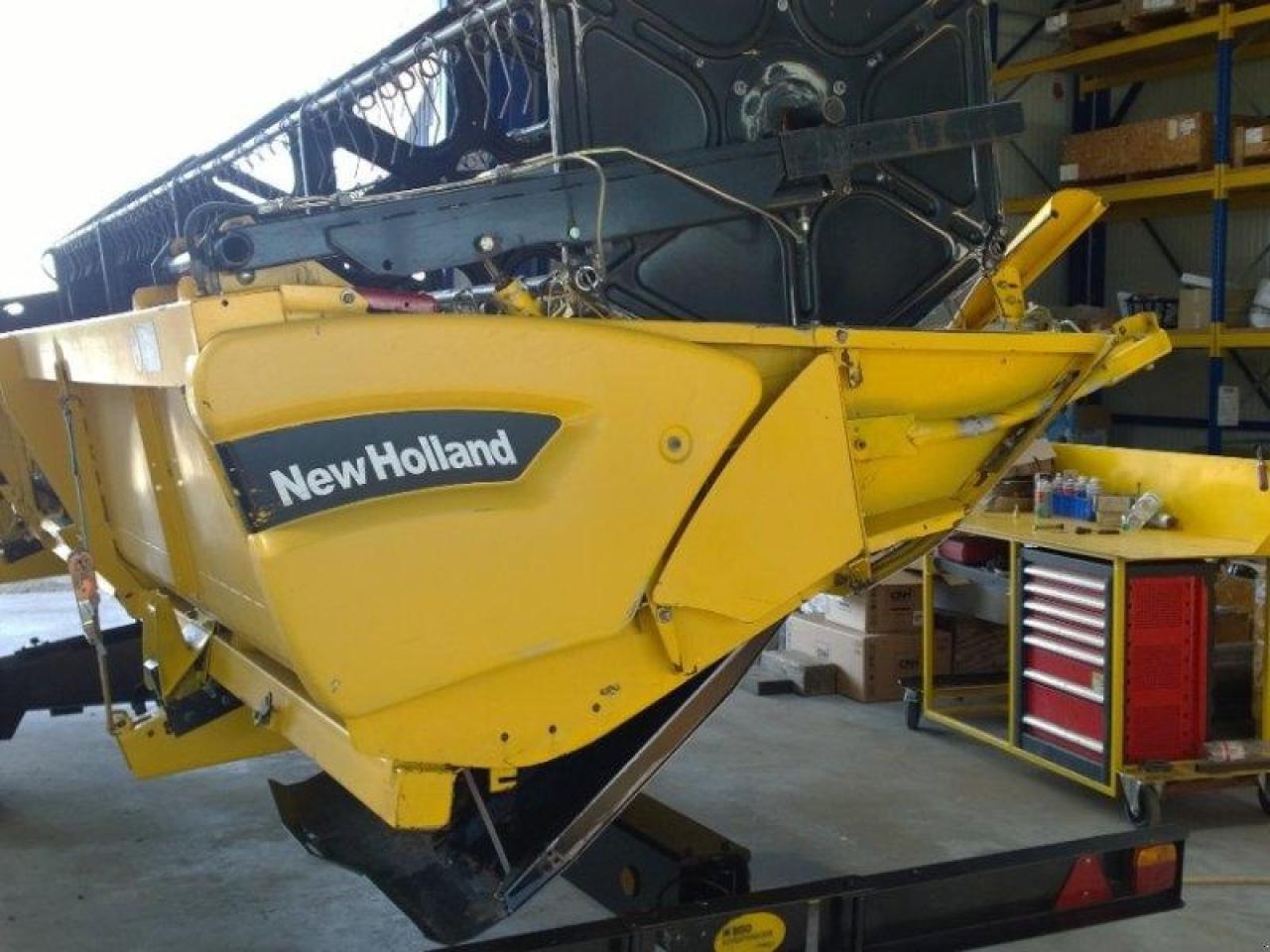 New Holland schneidwerk 7,32 m - Cabezal de grano: foto 4 New Holland schneidwerk 7,32 m - Cabezal de grano: foto 4