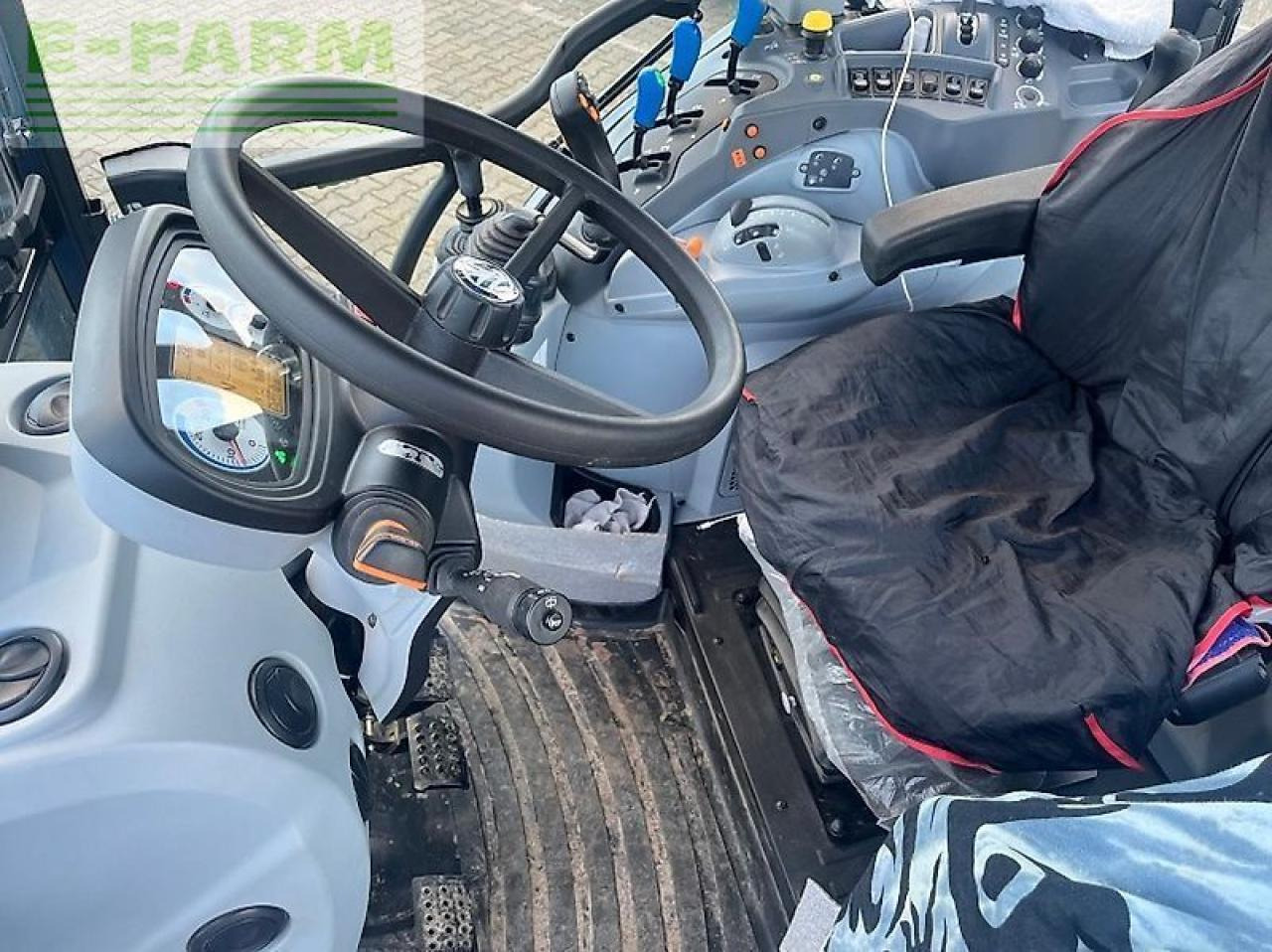 Tractor New Holland t 5.120 ec EC: foto 6 Tractor New Holland t 5.120 ec EC: foto 6