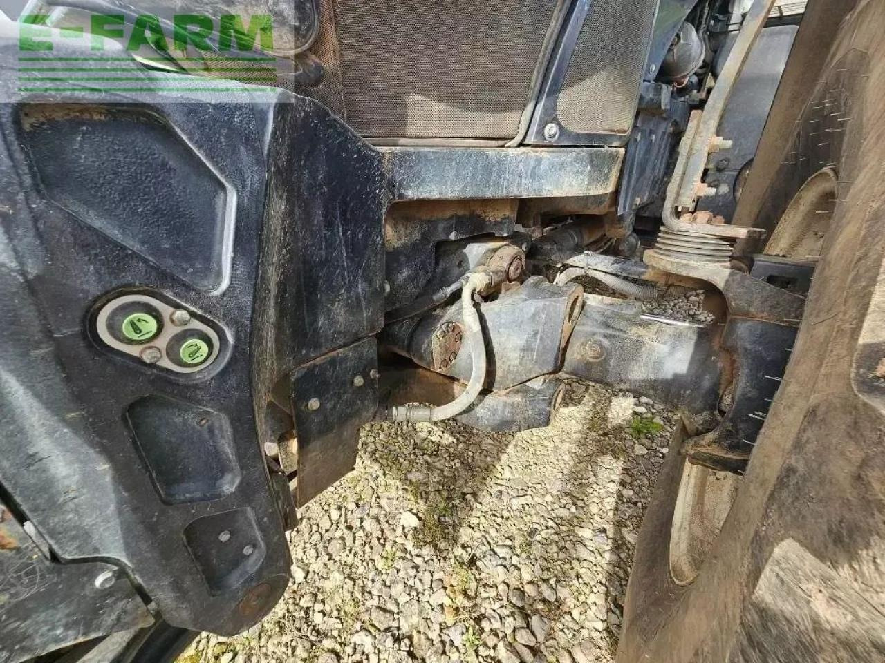 New Holland t 8.300 - Tractor: foto 5 New Holland t 8.300 - Tractor: foto 5