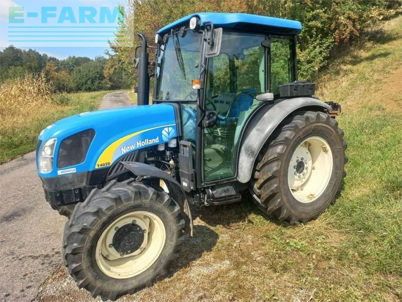 New Holland t4020 deluxe Deluxe - Tractor: foto 1 New Holland t4020 deluxe Deluxe - Tractor: foto 1