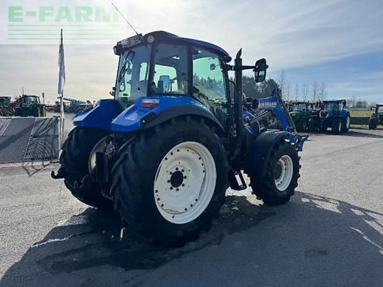 New Holland t5.95 - Tractor: foto 4 New Holland t5.95 - Tractor: foto 4