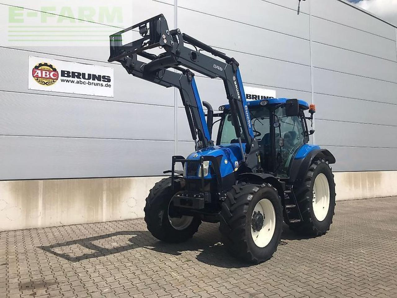 New Holland t6.140 electrocommand - Tractor: foto 1 New Holland t6.140 electrocommand - Tractor: foto 1