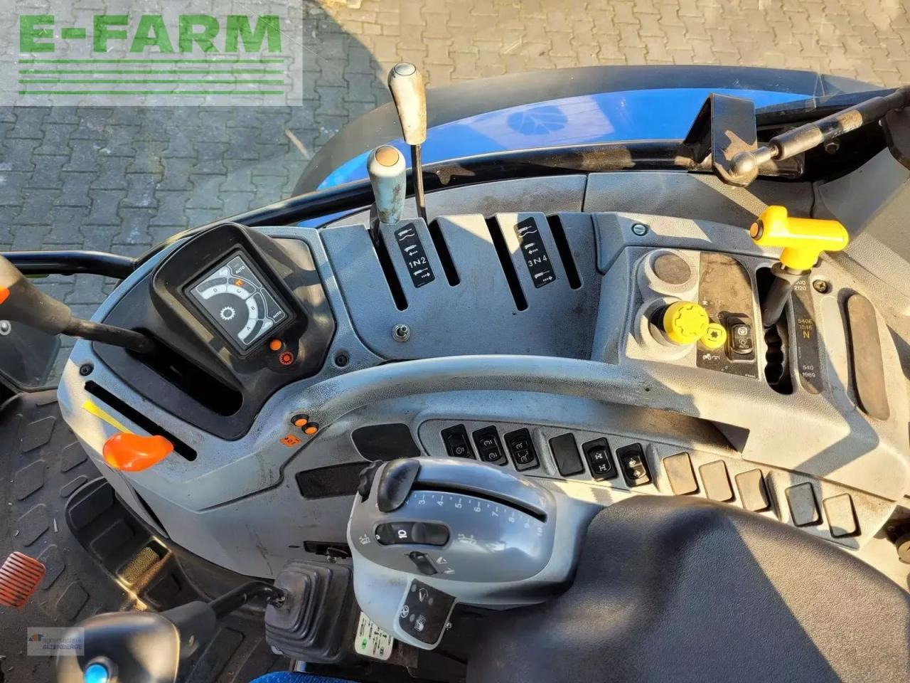 Tractor New Holland t6020 elite Elite: foto 7