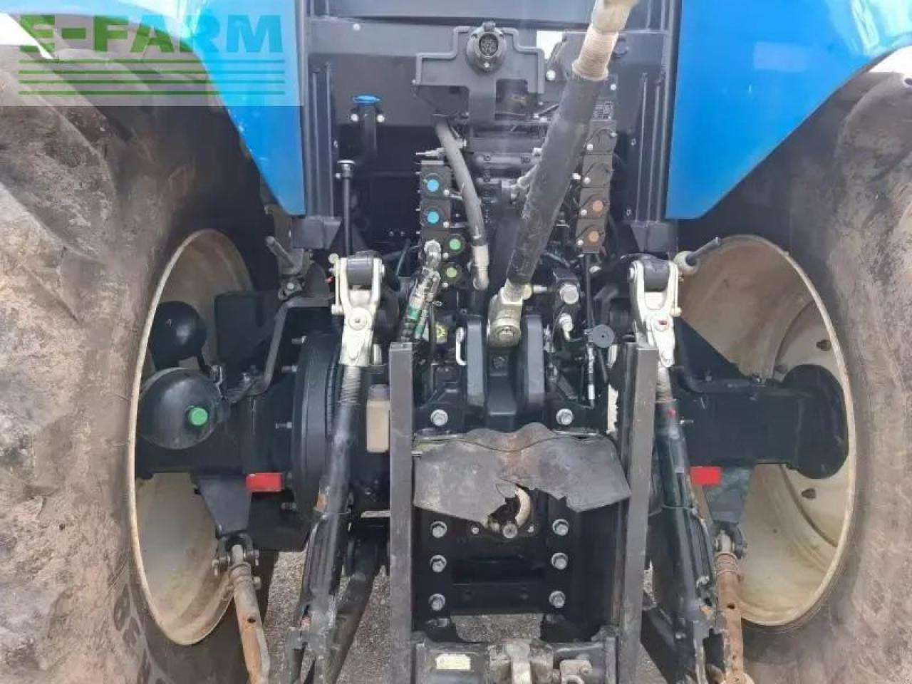 Tractor New Holland t7.210: foto 7