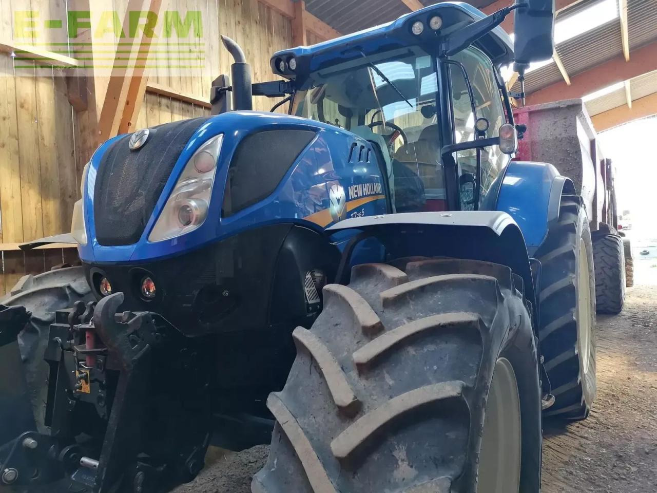 New Holland t7 215s S - Tractor: foto 1 New Holland t7 215s S - Tractor: foto 1