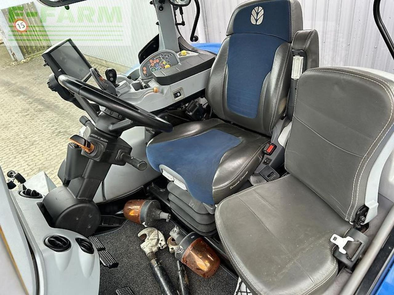 Tractor New Holland t7.230: foto 15