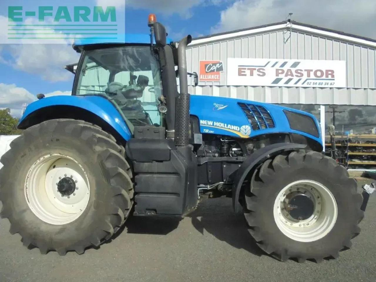 New Holland t8.330 - Tractor: foto 1 New Holland t8.330 - Tractor: foto 1