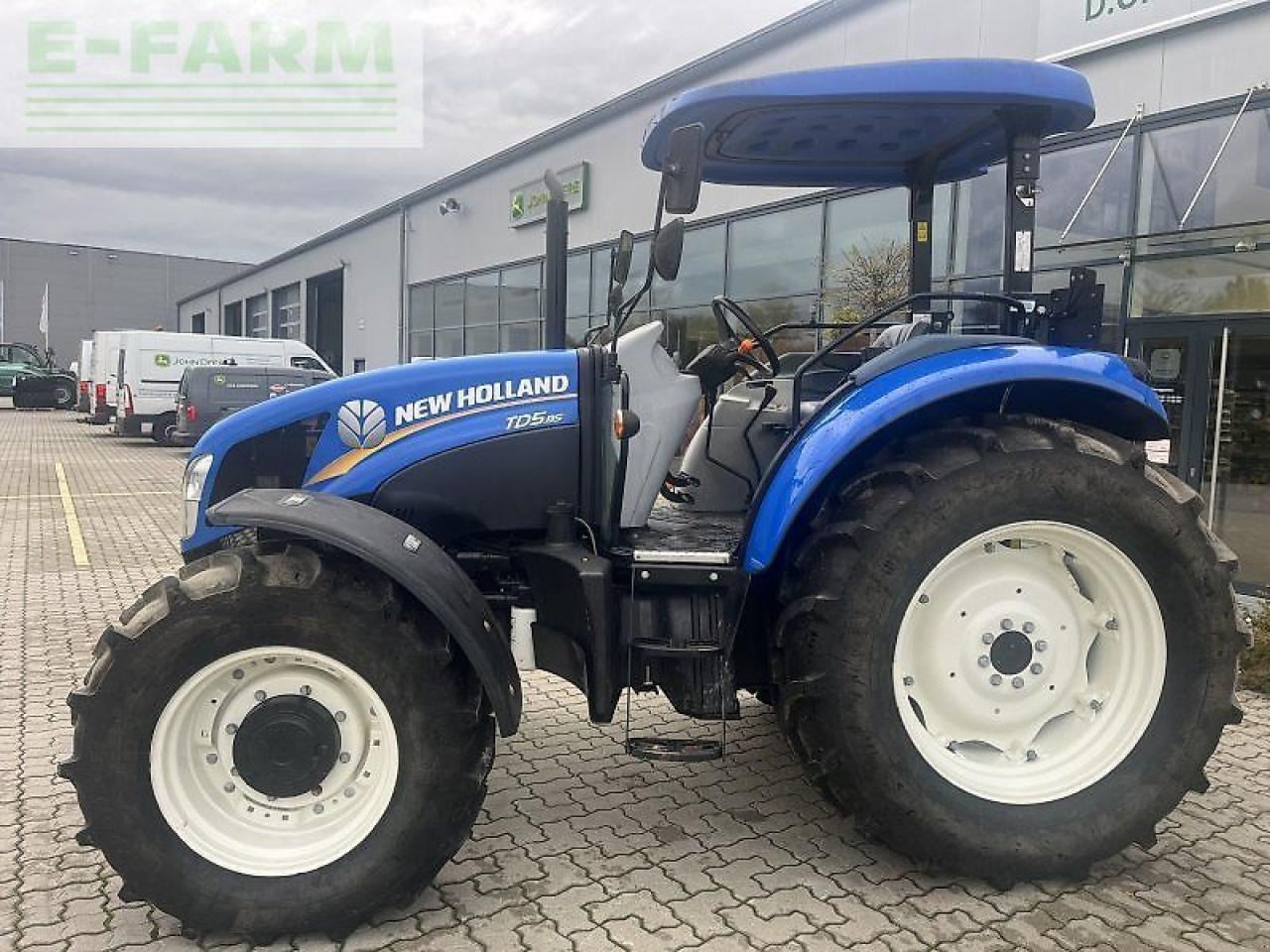 New Holland td 5.85 - Tractor: foto 4 New Holland td 5.85 - Tractor: foto 4