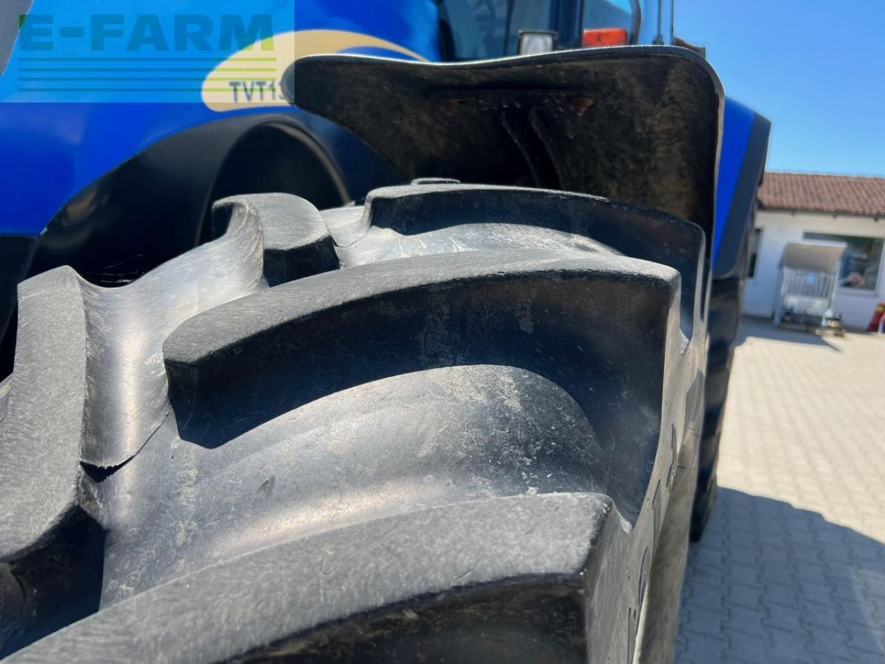 New Holland tvt 135 - Tractor: foto 2 New Holland tvt 135 - Tractor: foto 2