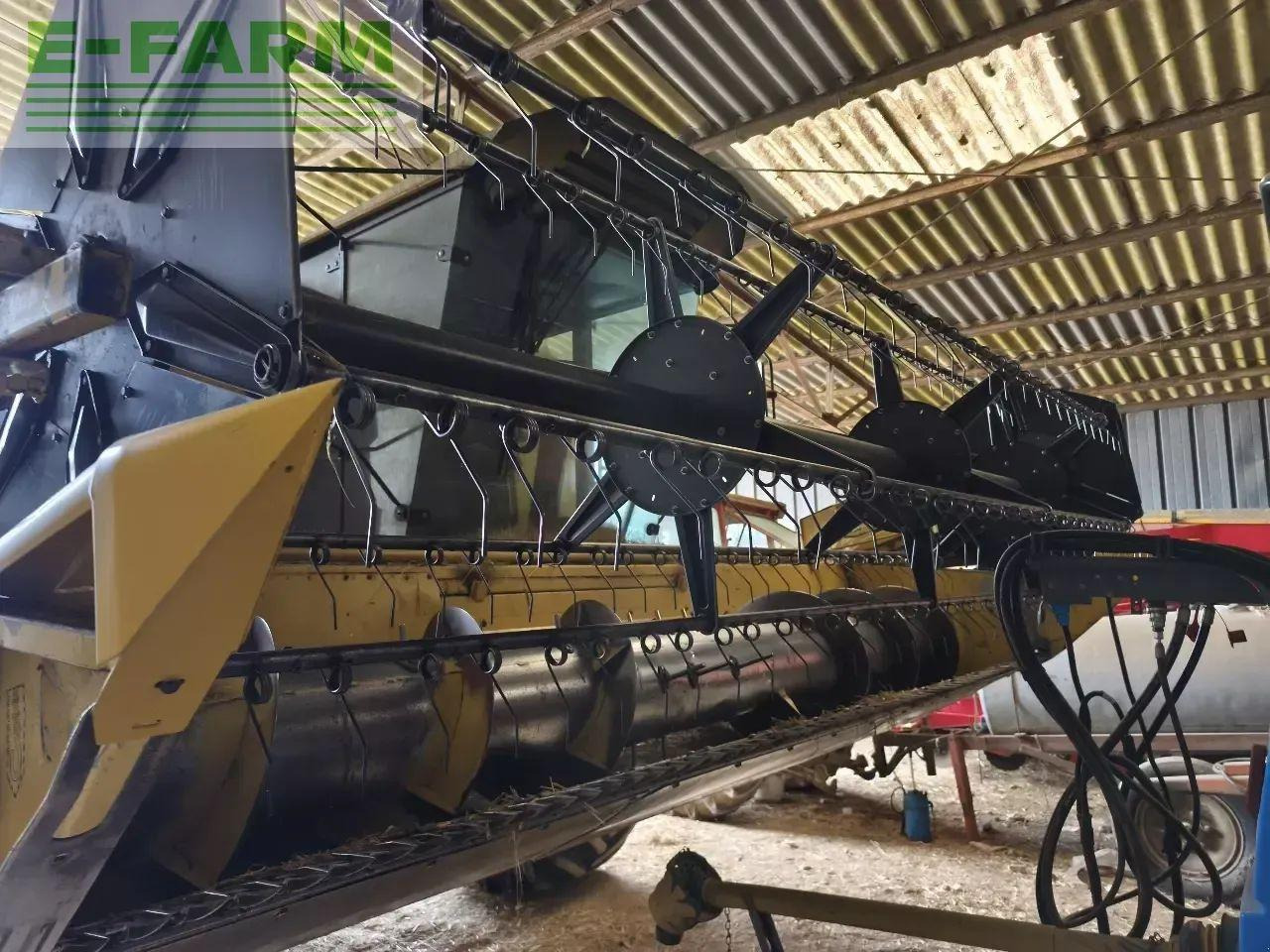 New Holland tx 32 - Cosechadora de granos: foto 3 New Holland tx 32 - Cosechadora de granos: foto 3