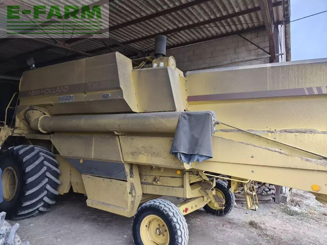 New Holland tx 32 - Cosechadora de granos: foto 1 New Holland tx 32 - Cosechadora de granos: foto 1