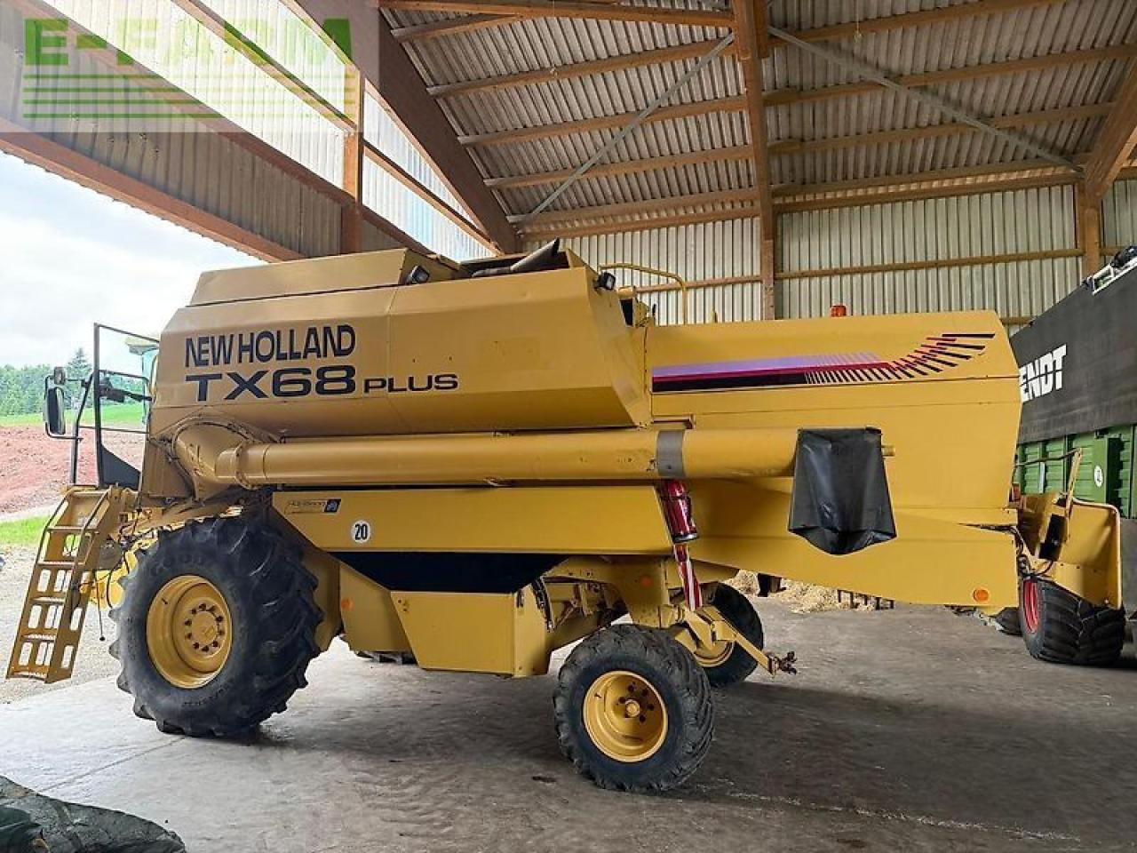 New Holland tx 68 plus mit rapstisch - Cosechadora de granos: foto 4 New Holland tx 68 plus mit rapstisch - Cosechadora de granos: foto 4