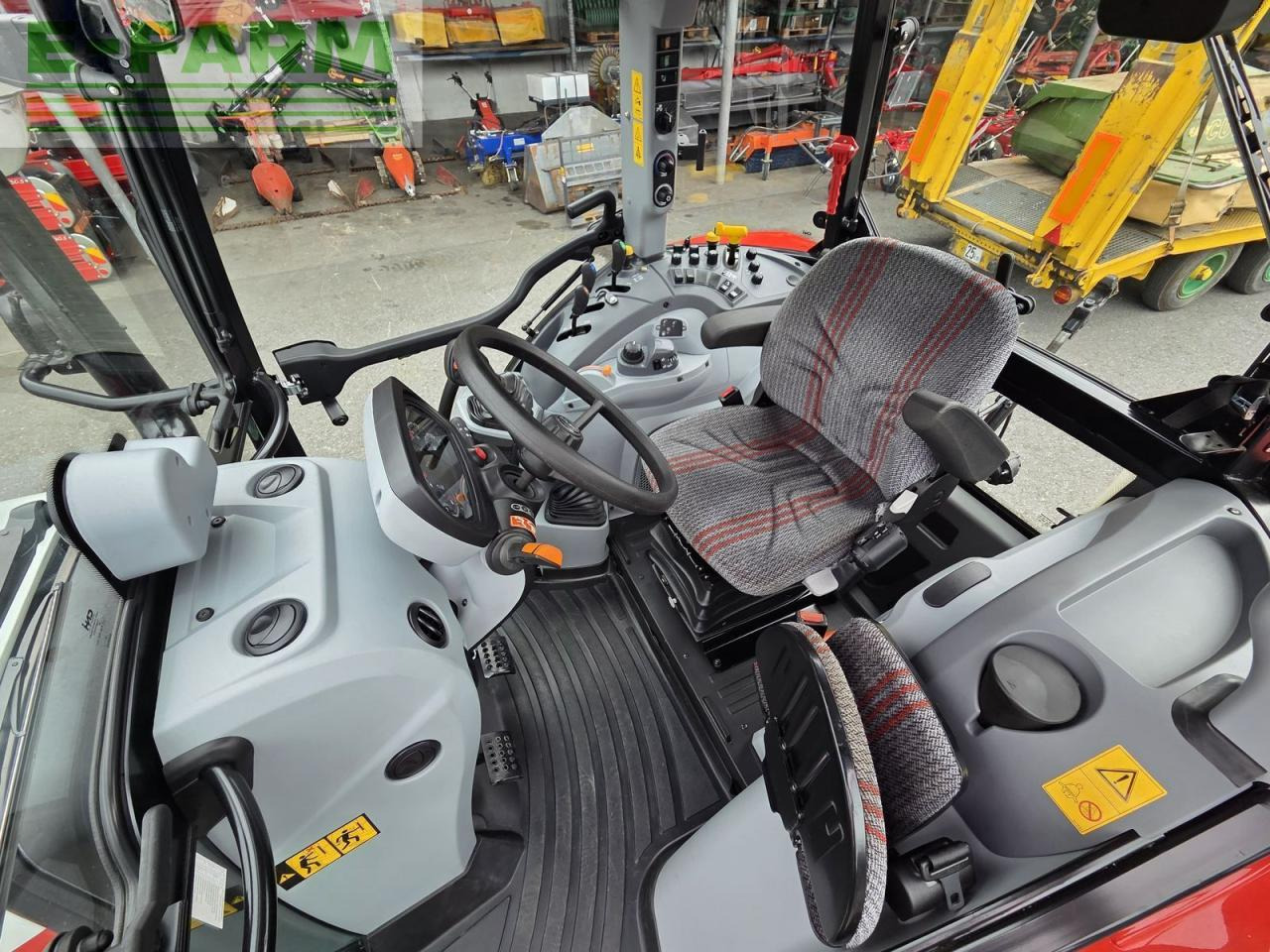 Tractor Steyr 4110 kompakt (stage v): foto 12