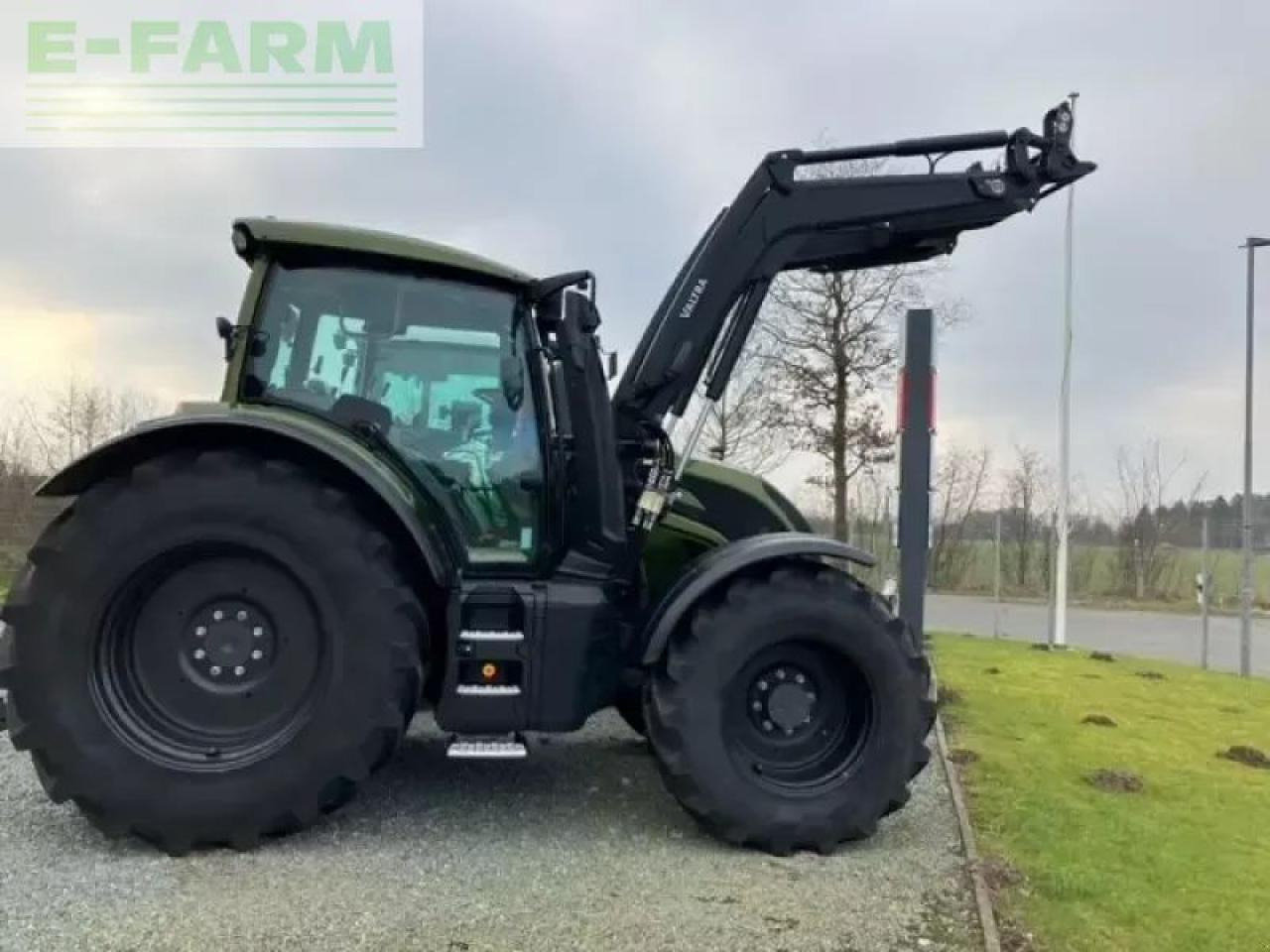 Valtra n155ea - Tractor: foto 1 Valtra n155ea - Tractor: foto 1