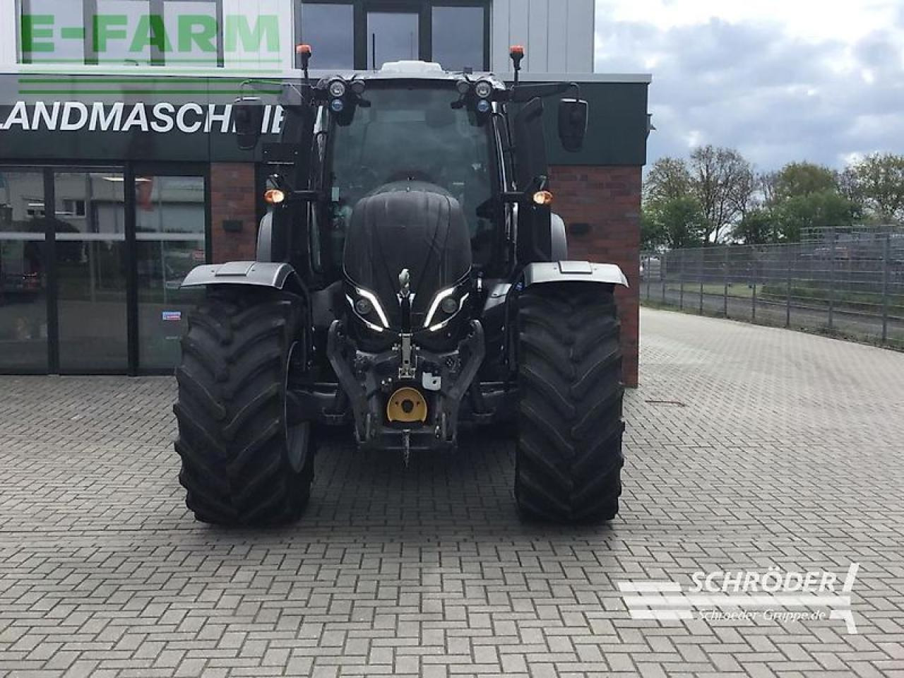 Valtra t 215 d smarttouch | rtk | unlimited - Tractor: foto 2 Valtra t 215 d smarttouch | rtk | unlimited - Tractor: foto 2